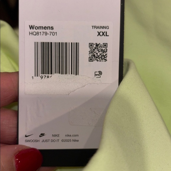 NWT Nike Women's 24.7 ImpossiblySoft
Dri-FIT 4" Shorts new with tags! - Picture 6 of 8